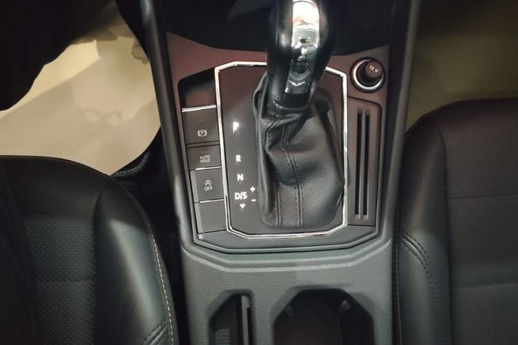 Used Volkswagen Lavida 2019 1.5L Automatic Comfort Edition China VI Standard Gear Lever