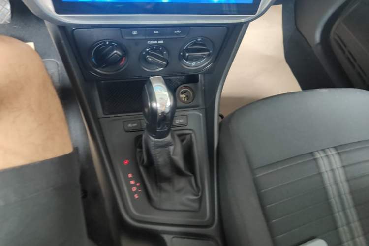 Used Volkswagen Lavida 2019 Lavida Start 1.5L Automatic Trendy Version China VI Standard Gear Lever