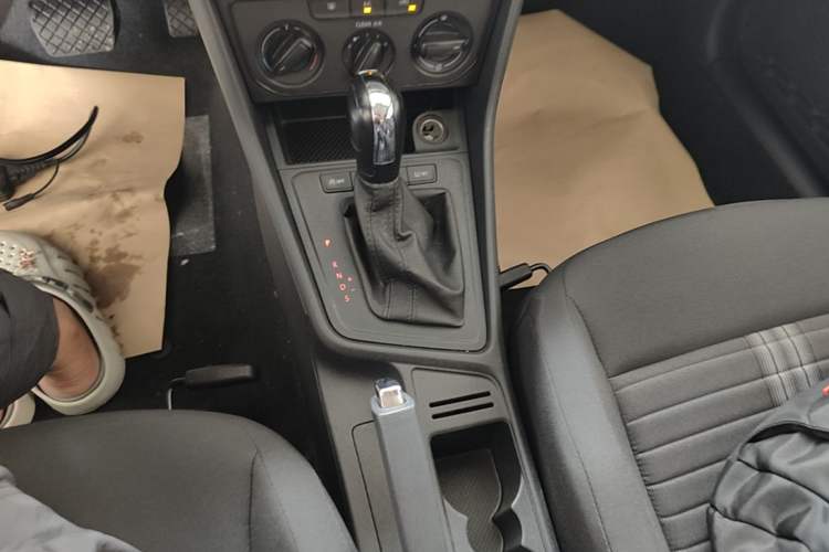 Used Volkswagen Lavida 2019 Lavida Start 1.5L Automatic Trendy Version China VI Standard Gear Lever