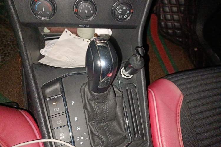 Used Volkswagen Lavida 2019 280TSI DSG Comfort Edition China VI standard Gear Lever