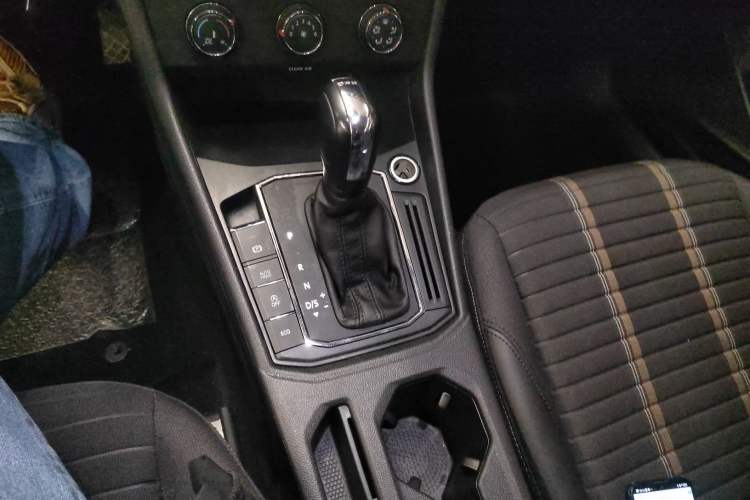Used Volkswagen Lavida 2019 280TSI DSG Comfort Edition China VI standard Gear Lever