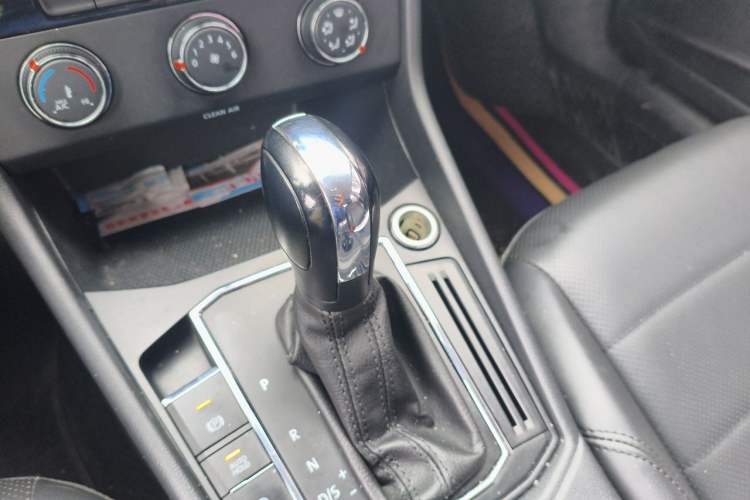 Used Volkswagen Lavida 2019 1.5L Automatic Comfort Edition China VI Standard Gear Lever