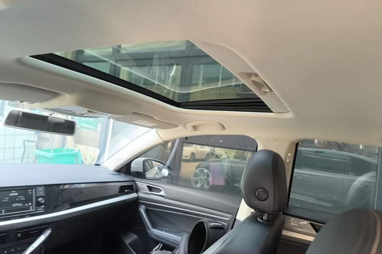Used Volkswagen Lavida 2019 1.5L Automatic Comfort Edition China VI Standard Headliner
