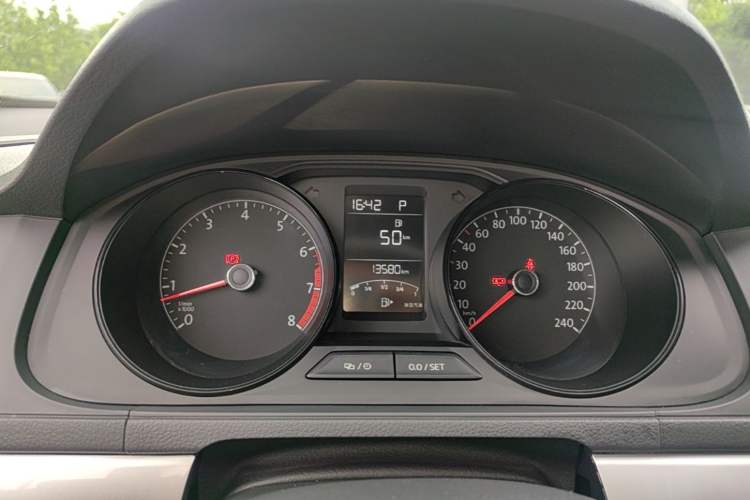Used Volkswagen Lavida 2019 Lavida Start 1.5L Automatic Trendy Version China VI Standard Instrument Cluster