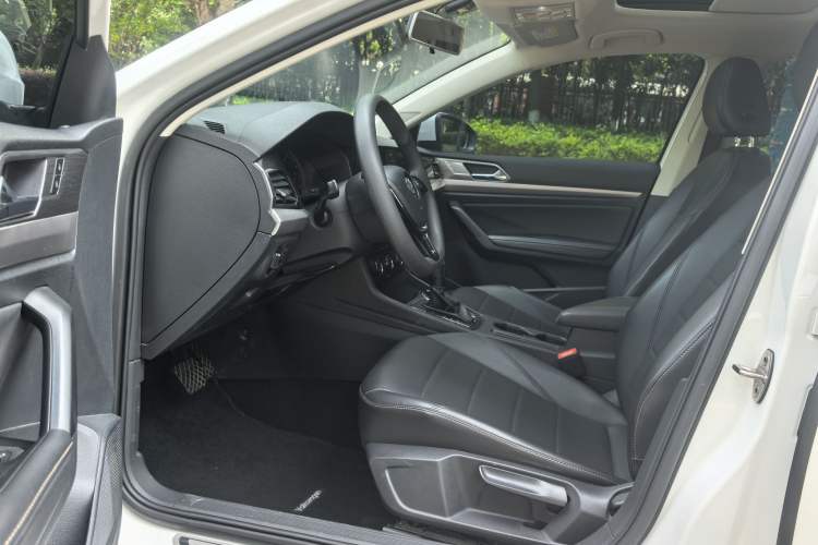 Used Volkswagen Lavida 2019 1.5L Automatic Comfort Edition China VI Standard Interior 1