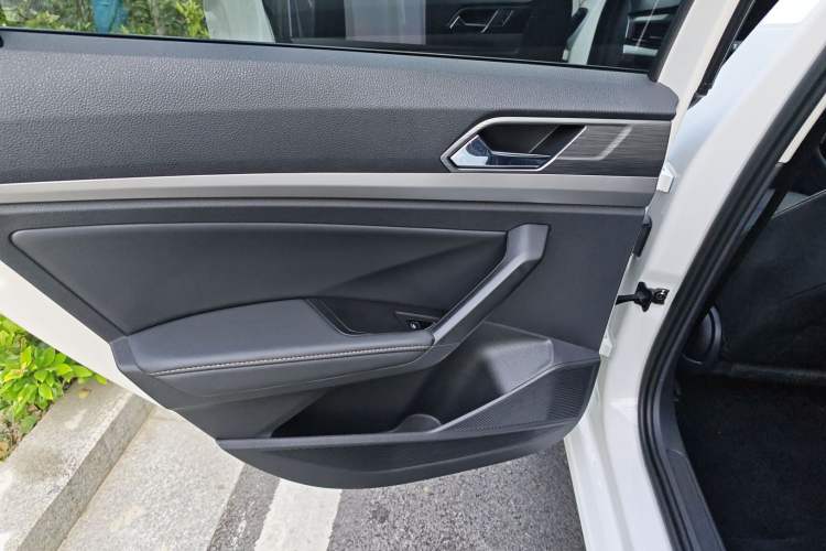 Used Volkswagen Lavida 2019 1.5L Automatic Comfort Edition China VI Standard Interior 2