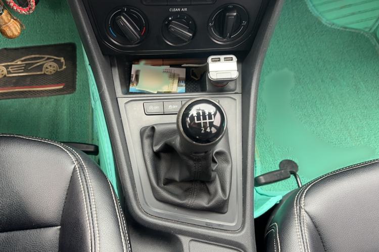 Used Volkswagen Lavida 2019 Lavida Start 1.5L Manual Fashion Edition China VI Standard Interior 2