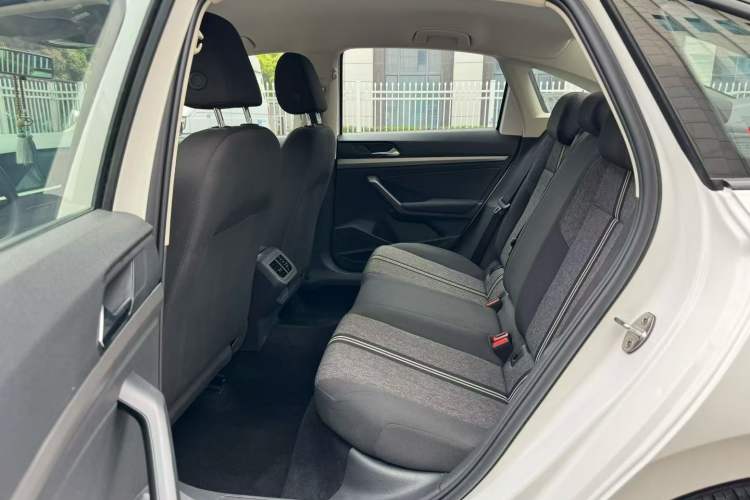 Used Volkswagen Lavida 2019 1.5L Automatic Fashion Edition China VI Interior 2