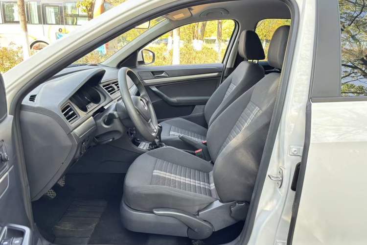 Used Volkswagen Lavida 2019 Lavida Start 1.5L Manual Fashion Edition China VI Standard Interior 2
