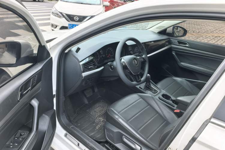 Used Volkswagen Lavida 2019 1.5L Automatic Comfort Edition China VI Standard Interior 2