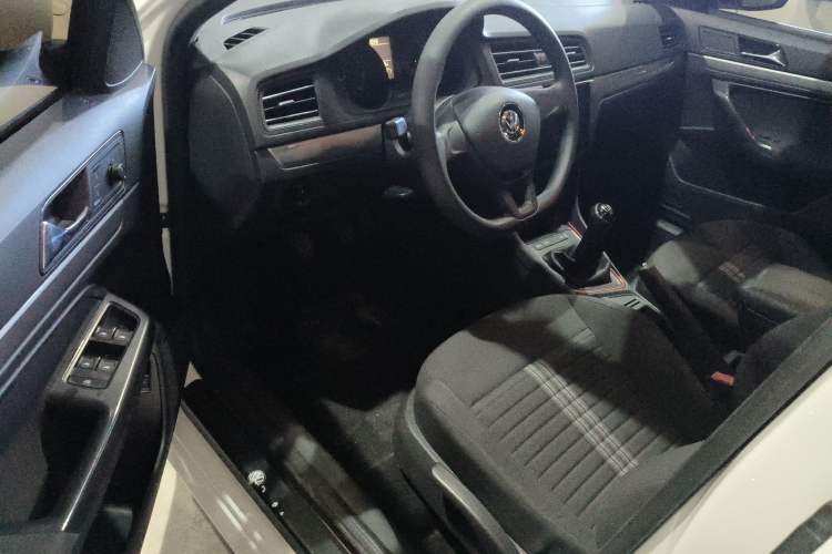 Used Volkswagen Lavida 2019 Lavida Start 1.5L Manual Fashion Edition China VI Standard Interior 2