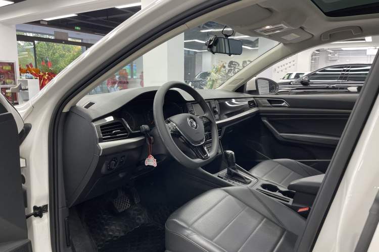 Used Volkswagen Lavida 2019 1.5L Automatic Comfort Edition China VI Standard Interior 2