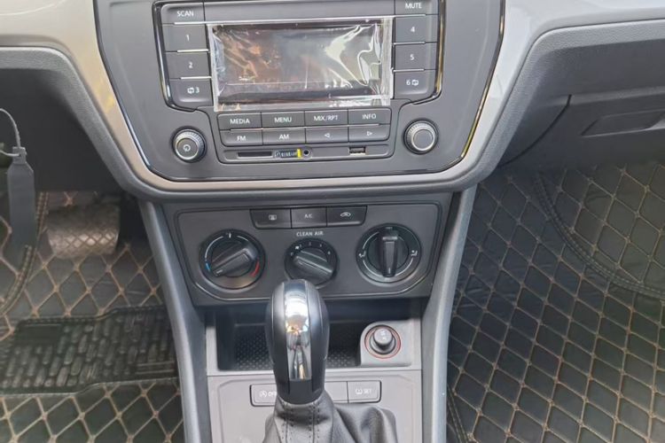 Used Volkswagen Lavida 2019 Lavida Start 1.5L Automatic Trendy Version China VI Standard Interior 3