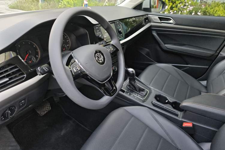 Used Volkswagen Lavida 2019 1.5L Automatic Comfort Edition China VI Standard Interior 3