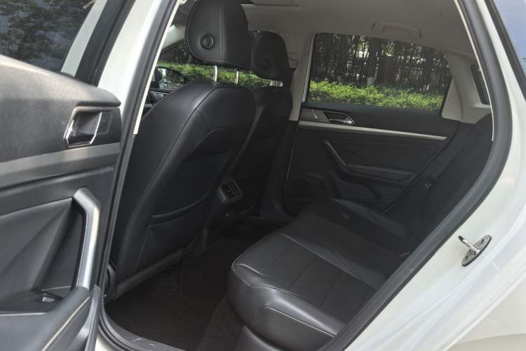 Used Volkswagen Lavida 2019 1.5L Automatic Comfort Edition China VI Standard Interior 3