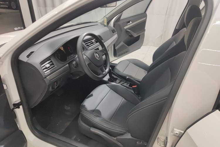 Used Volkswagen Lavida 2019 Lavida Start 1.5L Automatic Trendy Version China VI Standard Interior 3