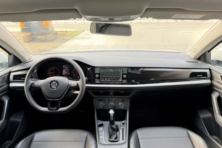 Used Volkswagen Lavida 2019 1.5L Automatic Comfort Edition China VI Standard Interior 3