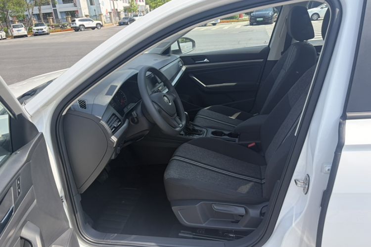 Used Volkswagen Lavida 2019 1.5L Automatic Fashion Edition China VI Interior 3