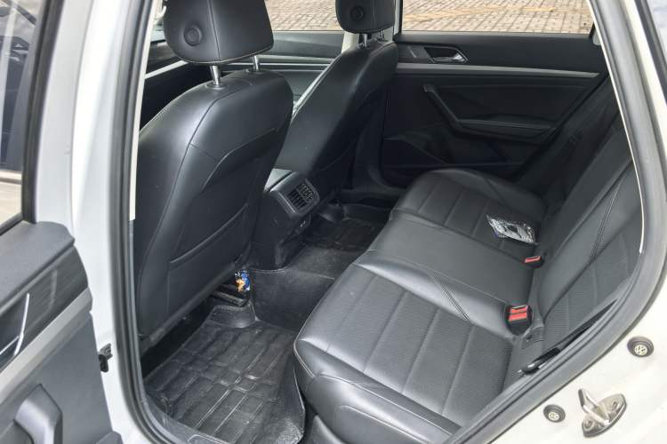 Used Volkswagen Lavida 2019 1.5L Automatic Comfort Edition China VI Standard Interior 3