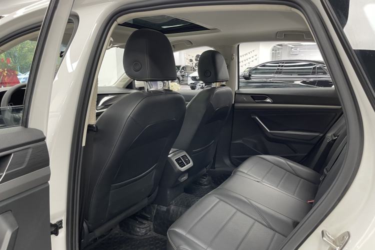Used Volkswagen Lavida 2019 1.5L Automatic Comfort Edition China VI Standard Interior 3