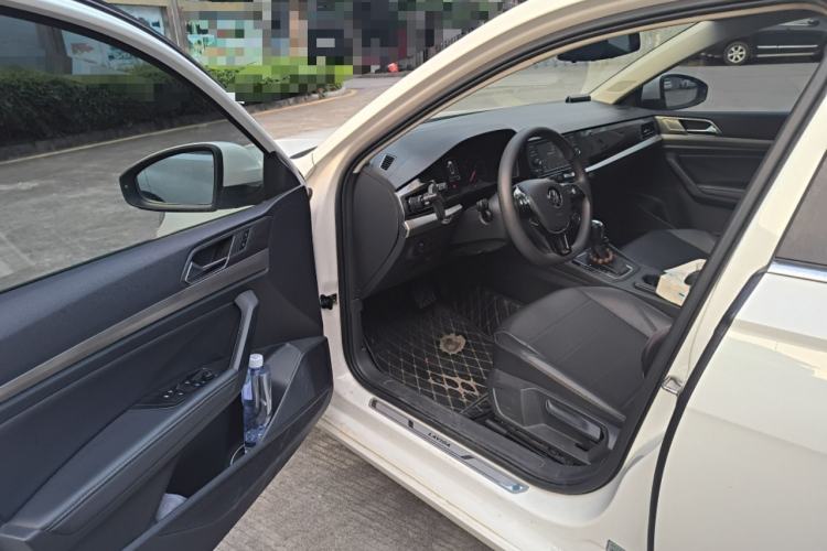 Used Volkswagen Lavida 2019 1.5L Automatic Comfort Edition China VI Standard Interior 3