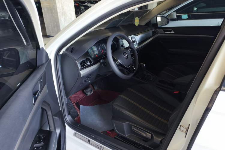 Used Volkswagen Lavida 2019 280TSI DSG Comfort Edition China VI standard Interior 4