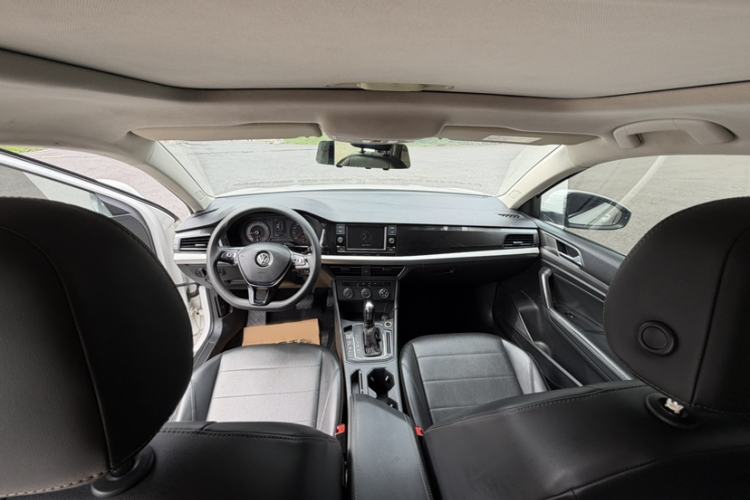 Used Volkswagen Lavida 2019 1.5L Automatic Comfort Edition China VI Standard Interior 4