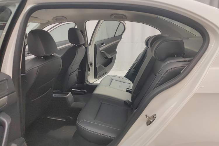 Used Volkswagen Lavida 2019 Lavida Start 1.5L Automatic Trendy Version China VI Standard Interior 4