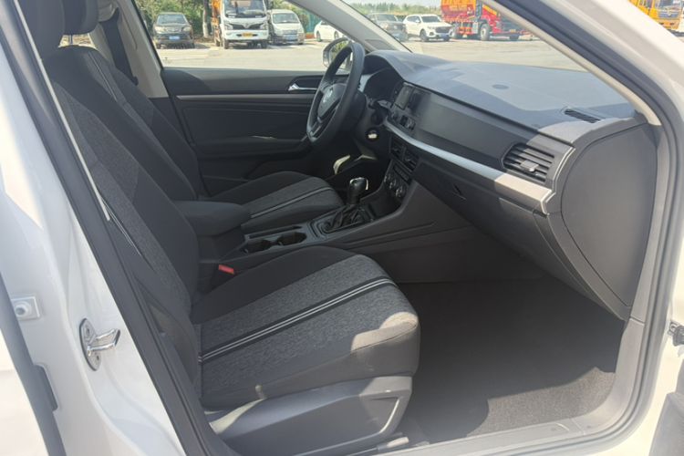 Used Volkswagen Lavida 2019 1.5L Automatic Fashion Edition China VI Interior 4