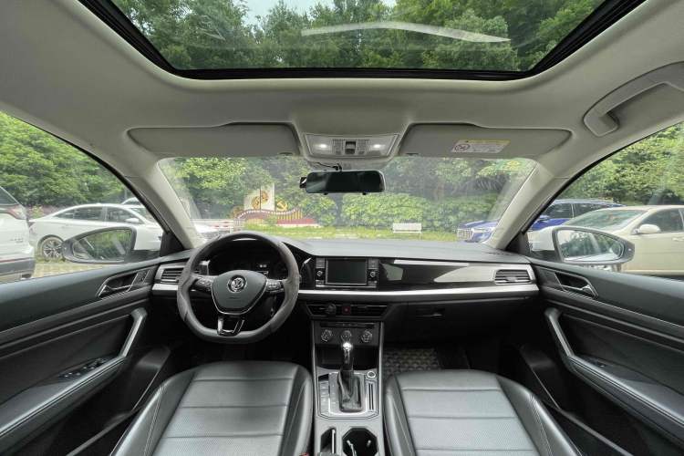 Used Volkswagen Lavida 2019 1.5L Automatic Comfort Edition China VI Standard Interior 4