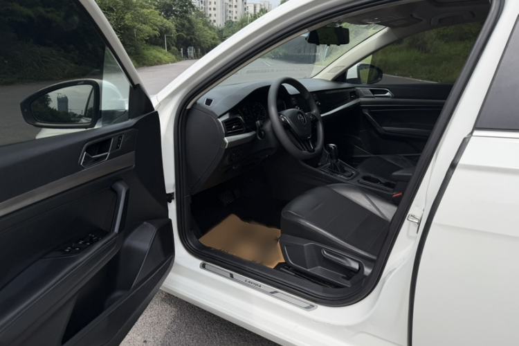 Used Volkswagen Lavida 2019 1.5L Automatic Comfort Edition China VI Standard Interior 5