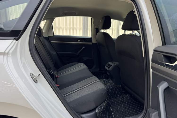 Used Volkswagen Lavida 2019 1.5L Automatic Fashion Edition China VI Interior 5