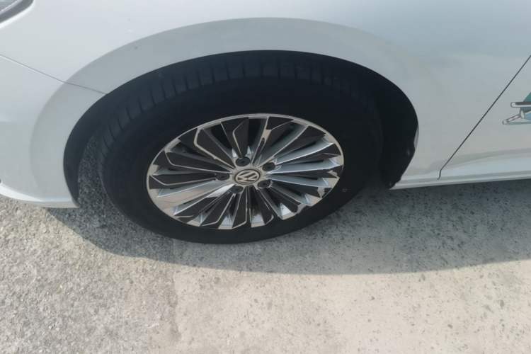 Used Volkswagen Lavida 2019 280TSI DSG Comfort Edition China VI standard Left Front Wheel Hub