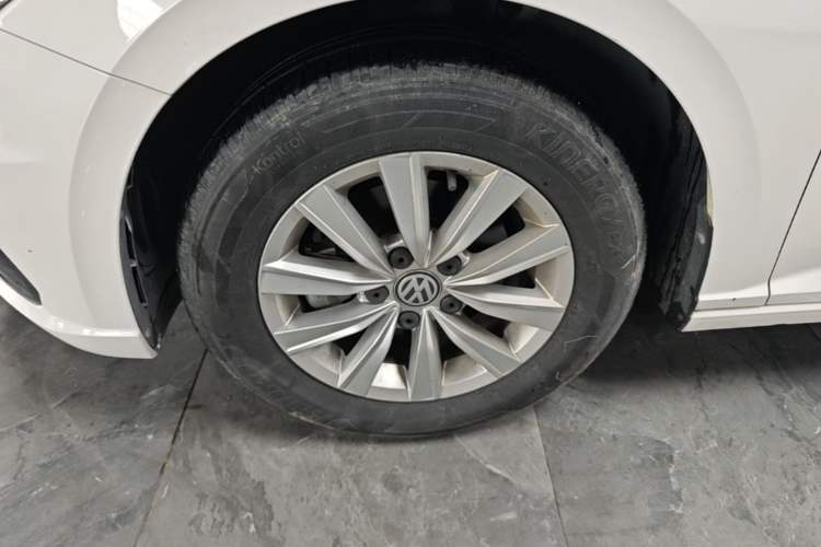 Used Volkswagen Lavida 2019 1.5L Automatic Fashion Edition China VI Left Front Wheel Hub