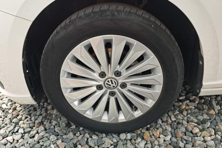 Used Volkswagen Lavida 2019 280TSI DSG Comfort Edition China VI standard Left Front Wheel Hub
