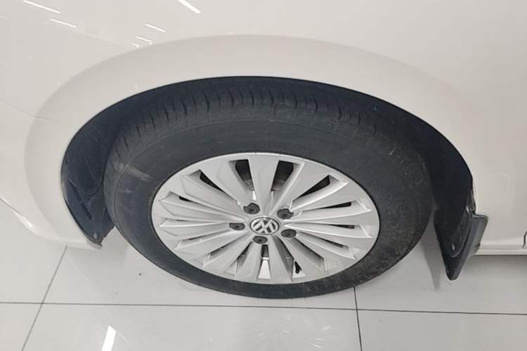 Used Volkswagen Lavida 2019 1.5L Automatic Vision Edition China VI Standard Left Front Wheel Hub
