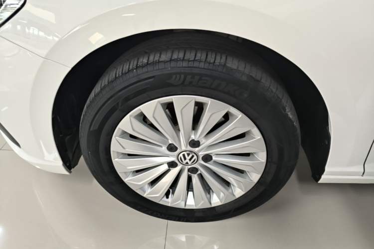 Used Volkswagen Lavida 2019 280TSI DSG Comfort Edition China VI standard Left Front Wheel Hub