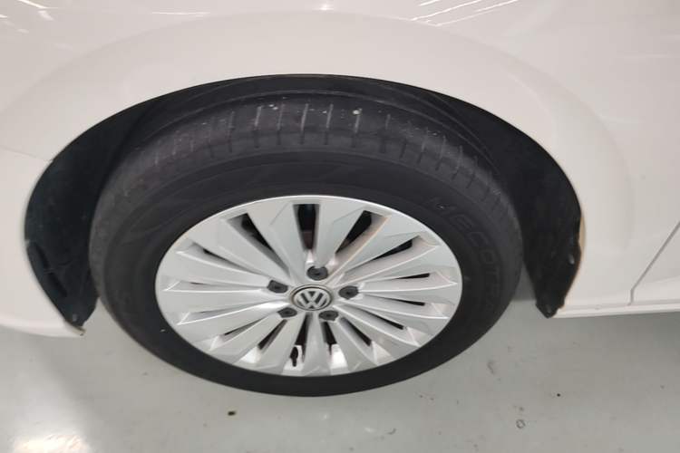 Used Volkswagen Lavida 2019 280TSI DSG Comfort Edition China VI standard Left Front Wheel Hub