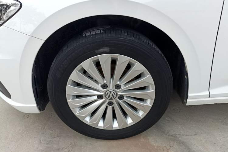 Used Volkswagen Lavida 2019 280TSI DSG Comfort Edition China VI standard Left Front Wheel Hub