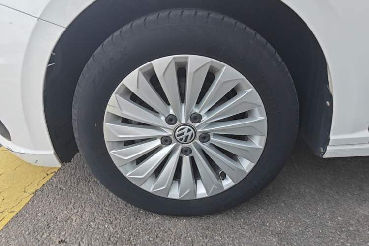 Used Volkswagen Lavida 2019 280TSI DSG Comfort Edition China VI standard Left Front Wheel Hub