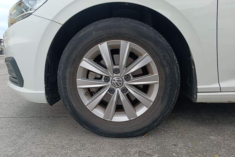 Used Volkswagen Lavida 2019 1.5L Automatic Fashion Edition China VI Left Front Wheel Hub