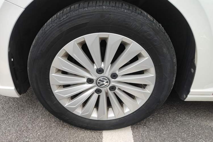 Used Volkswagen Lavida 2019 1.5L Automatic Comfort Edition China VI Standard Left Front Wheel Hub