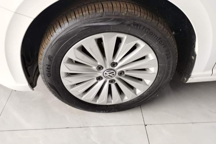 Used Volkswagen Lavida 2019 1.5L Automatic Vision Edition China VI Standard Left Front Wheel Hub