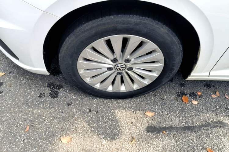 Used Volkswagen Lavida 2019 280TSI DSG Comfort Edition China VI standard Left Front Wheel Hub