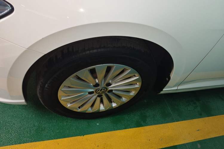 Used Volkswagen Lavida 2019 280TSI DSG Comfort Edition China VI standard Left Front Wheel Hub