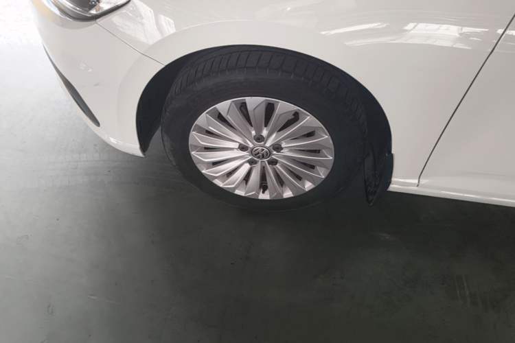 Used Volkswagen Lavida 2019 1.5L Automatic Comfort Edition China VI Standard Left Front Wheel Hub