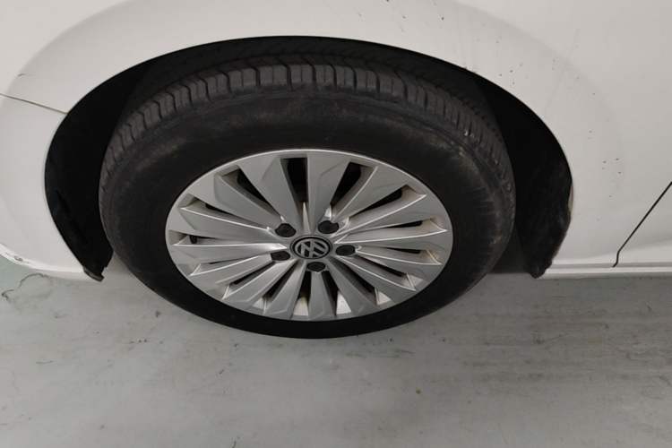 Used Volkswagen Lavida 2019 1.5L Automatic Comfort Edition China VI Standard Left Front Wheel Hub