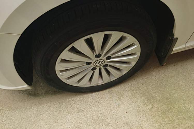 Used Volkswagen Lavida 2019 280TSI DSG Comfort Edition China VI standard Left Front Wheel Hub