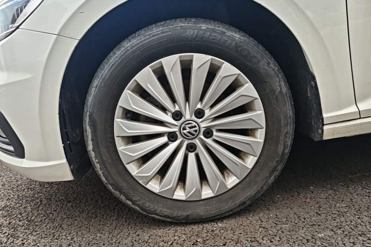 Used Volkswagen Lavida 2019 280TSI DSG Comfort Edition China VI standard Left Front Wheel Hub