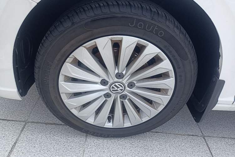 Used Volkswagen Lavida 2019 280TSI DSG Comfort Edition China VI standard Left Front Wheel Hub